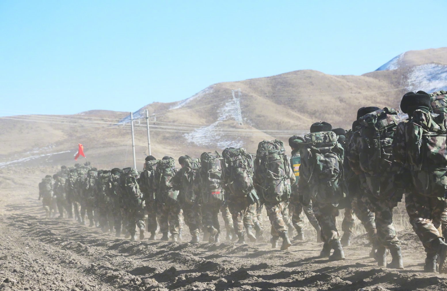 武警战士组织进行冬季野营拉练,打好新年开训第一仗!|野营拉练|武警战