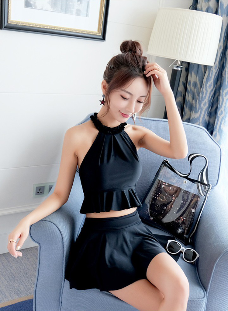 俏丽多姿的泳装小姐姐,身材凹凸有致,十分的可爱迷人