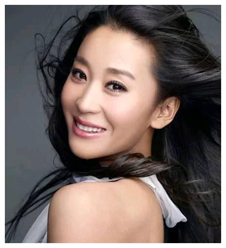 她是罗晋前女友今39岁开私人飞机被大21岁老公宠成公主