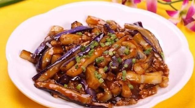 美味推荐香辣牛肉酸菜炒肉丝凉拌莴笋肉末烧茄子的做法