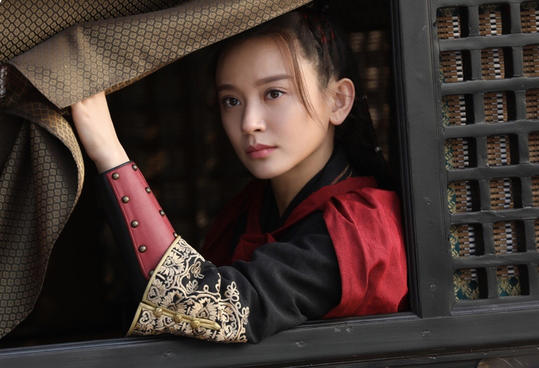 出道近十年无人知,成龙也没能将她捧红,近期因多部热播剧受关注