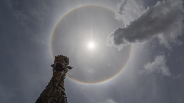 最让科学难以解释的高僧虹化现象人体怎么会发光