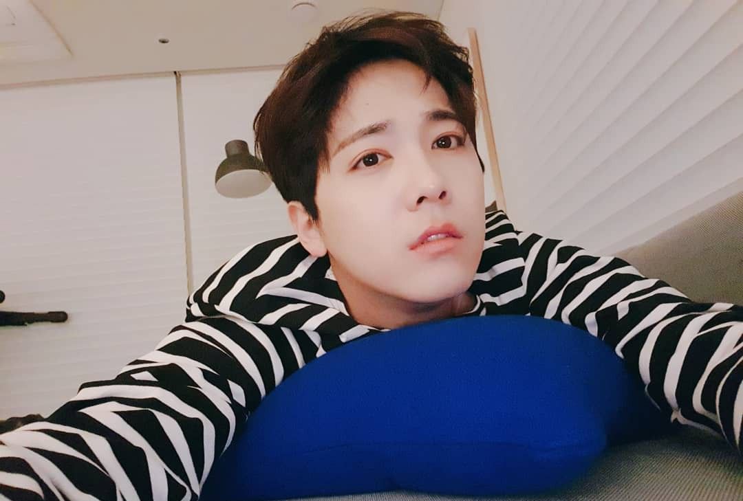 鬼马少年李洪基,五官清秀古灵精怪,满满少年感!