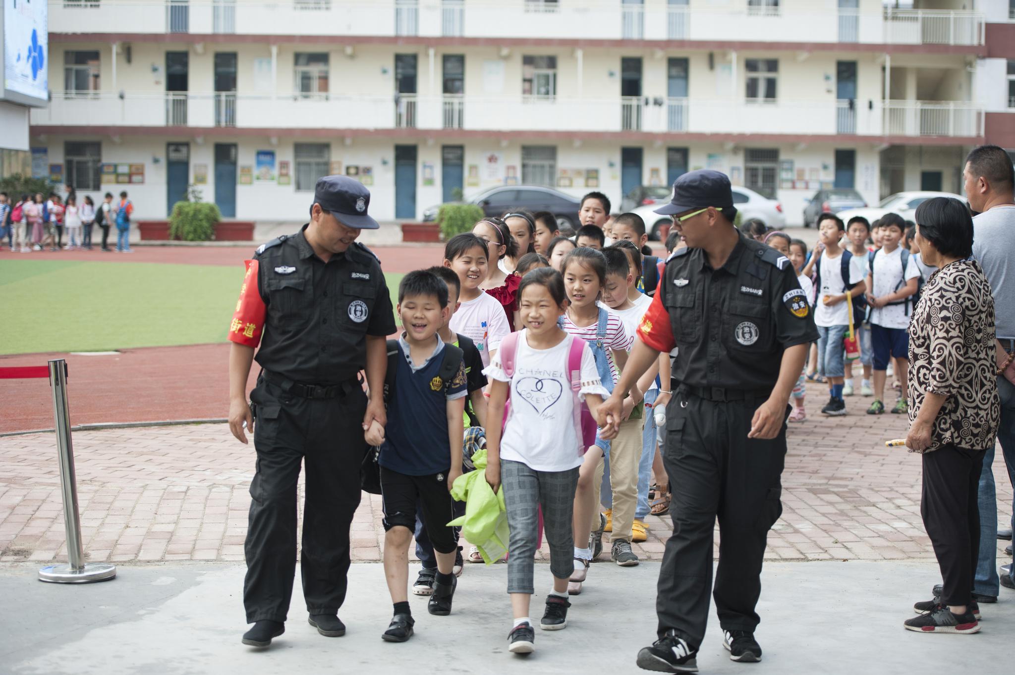 安徽合肥:护学岗 守护平安路|校园|红光|路小学_新浪新闻