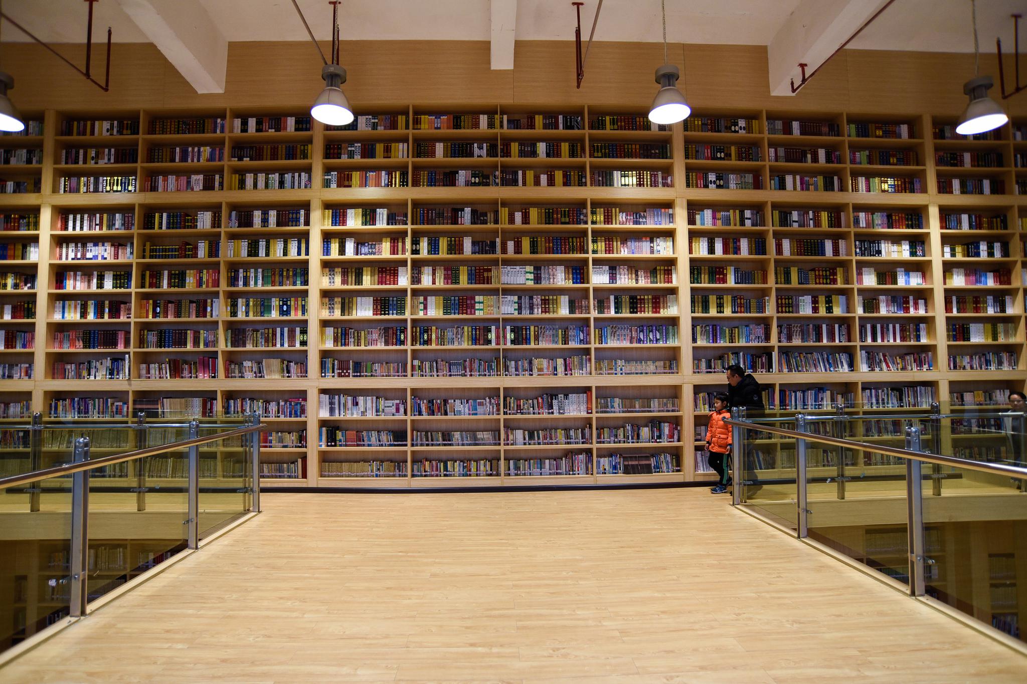 有福了 藏书6万多册 改造图书馆搭建全民阅读平台