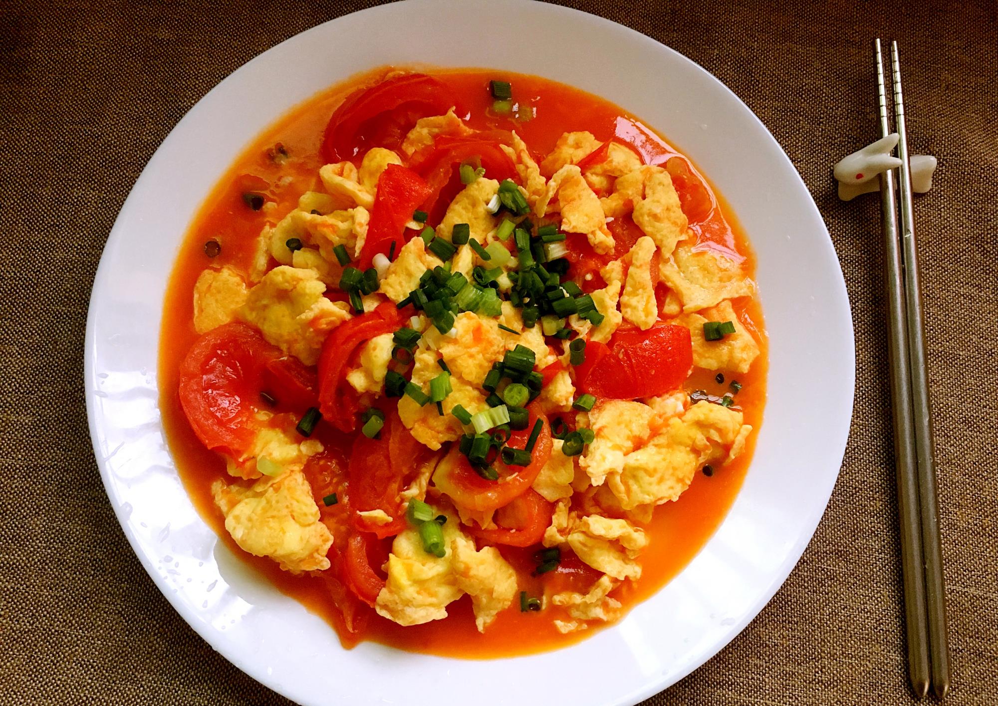 看不起眼的番茄炒蛋,换个做法,又香又嫩,大部分人都没吃过