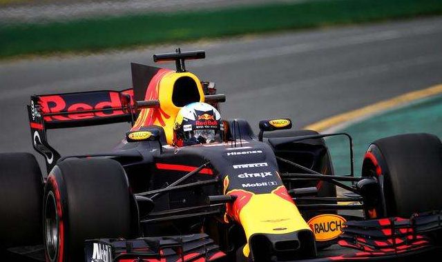 F1速度之星,赛车排气管温度很高,车迷的最爱