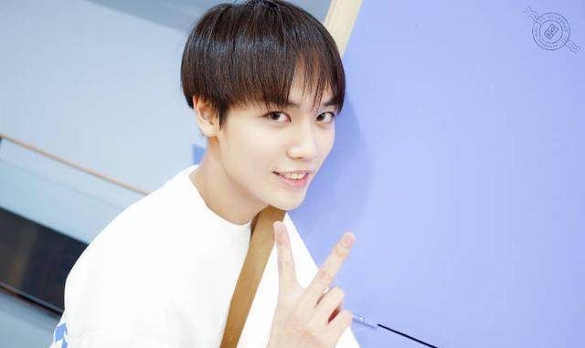 百分九素颜比化妆帅的4位成员,陈立农第4,朱正廷第2,第1是他!