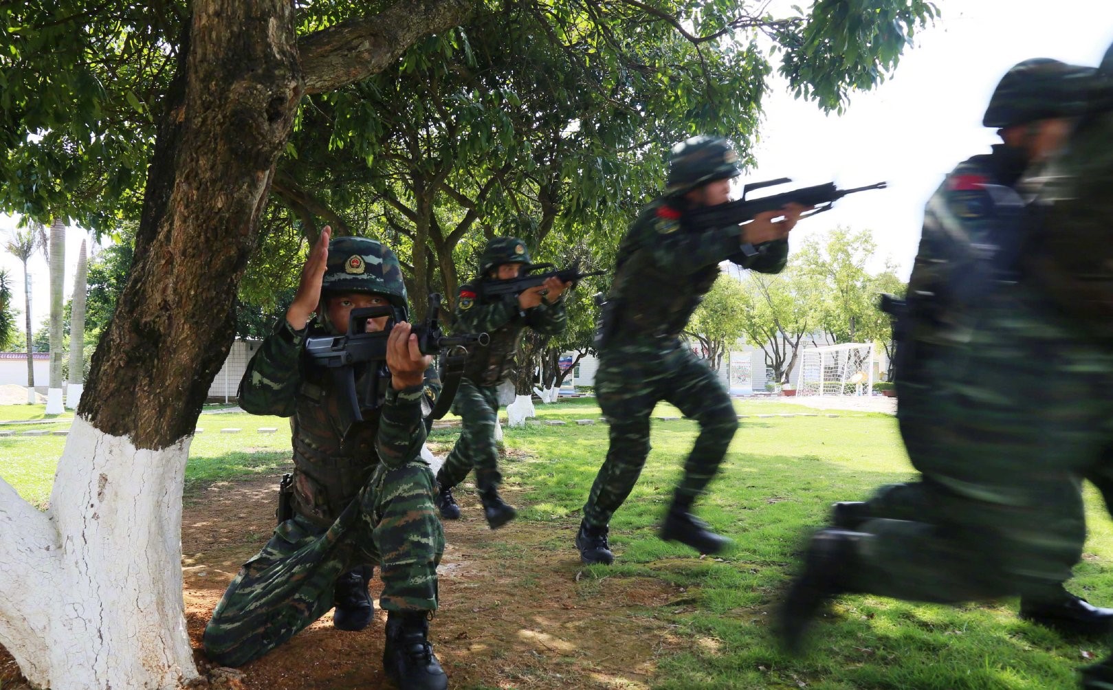 他们是执勤处突的尖刀,是反恐维稳的利刃,他们就是武警特战队员