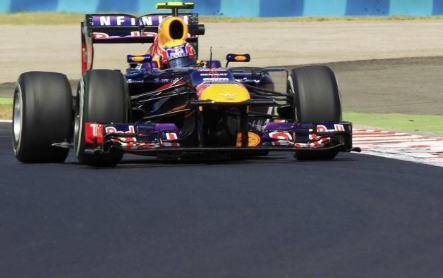 F1赛车单独制造，赛车排气管温度很高，来现场体验F1文化
