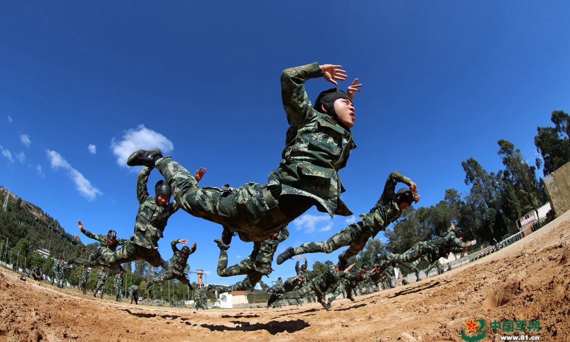 这不是大片,这是秋季练兵的火热场景!