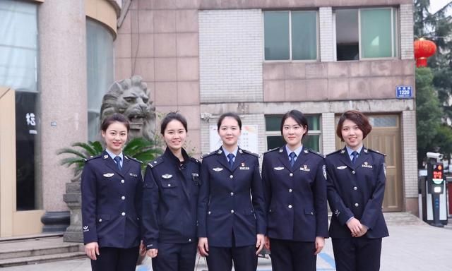 金华美"警"!江南公安"五朵"警花,网友:一个比一个漂亮_高清图集_新浪
