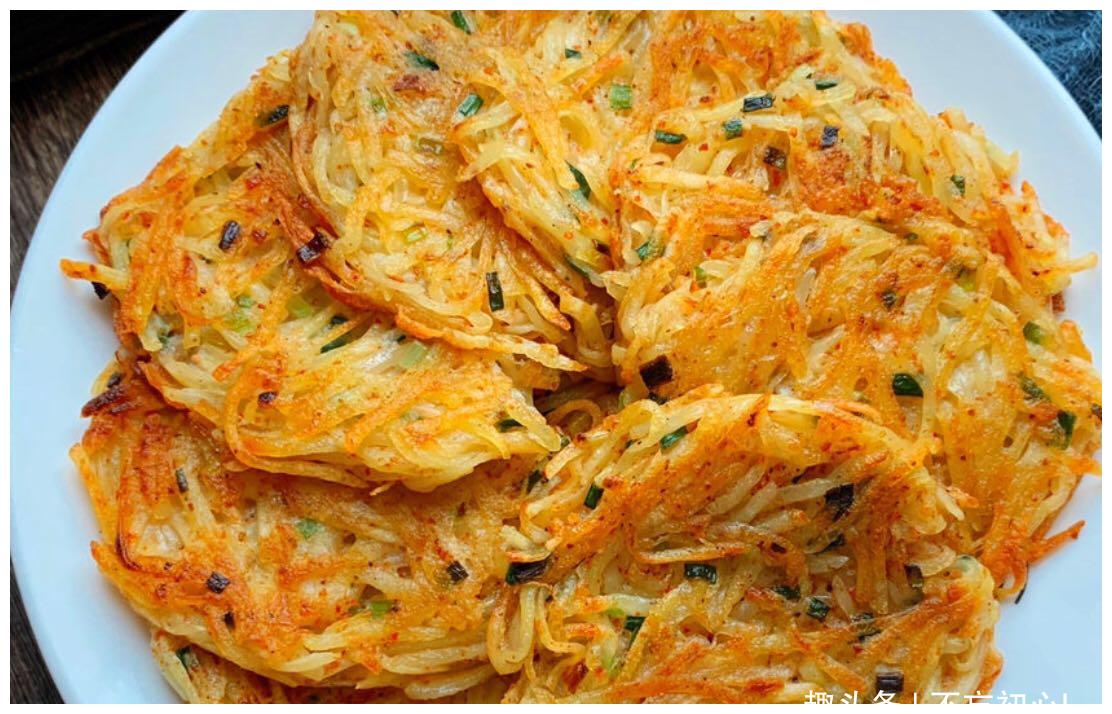 早餐换种吃法,来个香煎土豆丝饼,既营养又美味,吃货的最爱哦