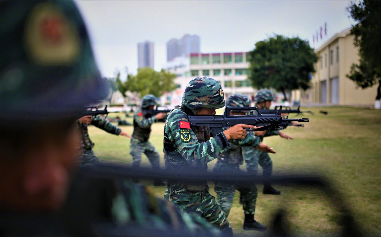 他们是执勤处突的尖刀,是反恐维稳的利刃,他们就是武警特战队员