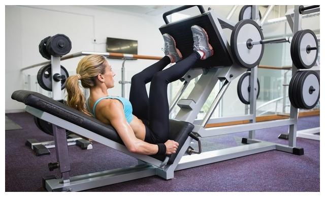 5个徒手练腿动作,帮你促睾,强壮下肢