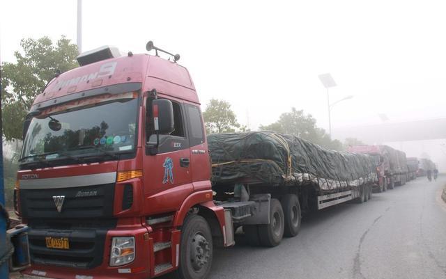 六轴以上属于超限运输车,县乡路10吨就超载,六轴以上货车怎么走