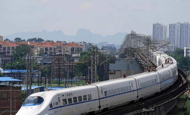 中国在规划一条高铁途经4省16地带动大别山区经济高速发展