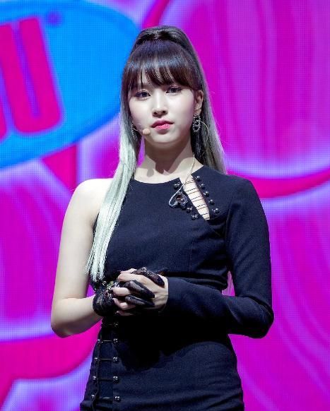 韩国女子演唱组合twice的门面担当名井南身上少女气息十足