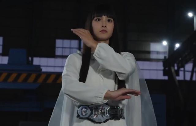 粉丝自制假面骑士月读变身骑士形象 保留黑长直还有白色披肩