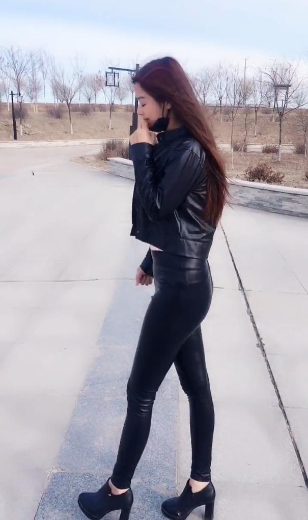 皮衣 皮裤一起搭配 潮流就得这么穿 你也可以变女神