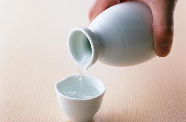 喝惯了威士忌加冰块,喝惯了鸡尾酒的人,不会懂中国白酒魅力所在