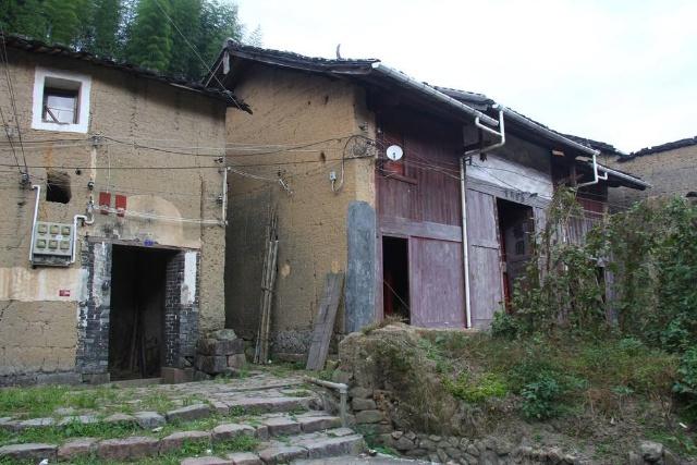 农村俗语"大房门前小破屋,三年一场哭"啥意思?有道理吗?