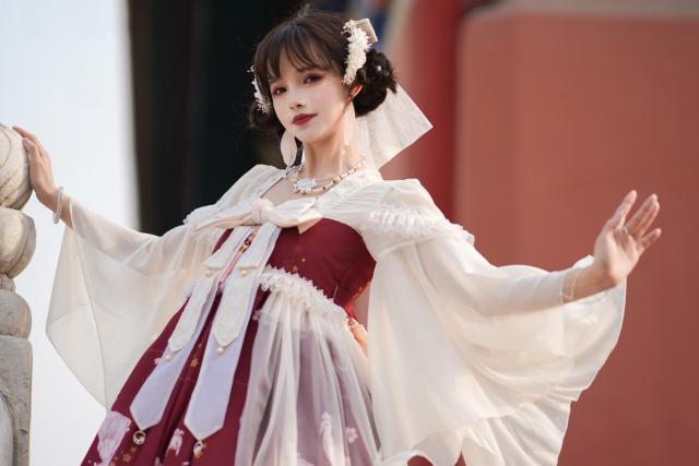 街拍:小姑娘太美了,美到像个假的娃娃_高清图集_新浪网