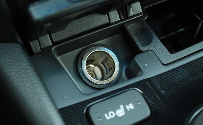 点烟器插口的功能已变交警不是给你点烟用的了太高级了