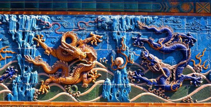 北京故宫九龙壁,大同九龙壁和北京北海九龙壁合称"中国三大九龙壁".