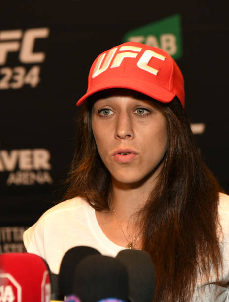 舍普琴科(valentina shevchenko)争夺ufc女子蝇量级冠军金腰带,叶憾