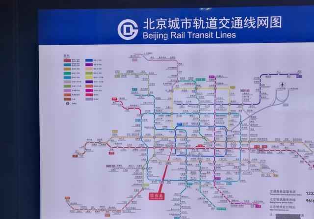 北京地铁6号线与2号线换乘站车公庄站之谜:为何没有西南口?