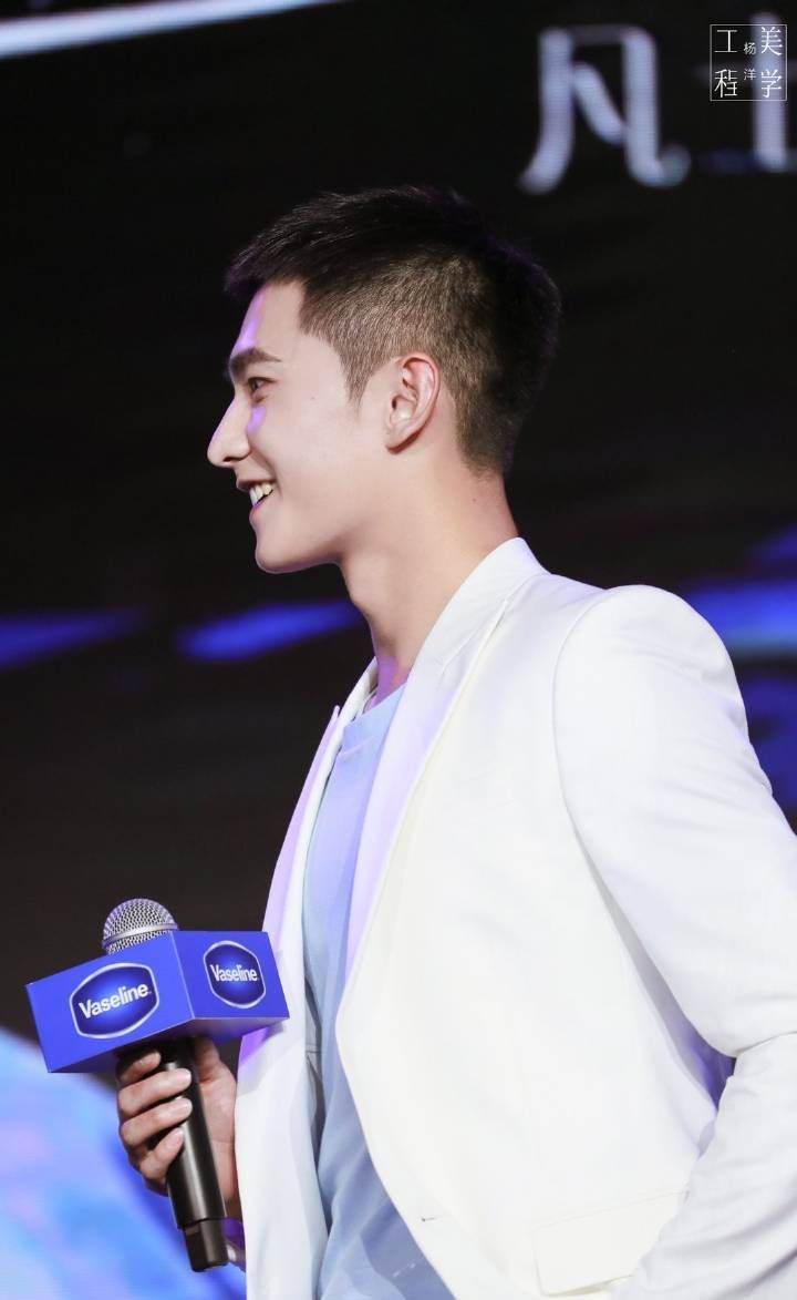 男明星喉结杀,朱一龙,刘昊然,杨洋的喉结绝了