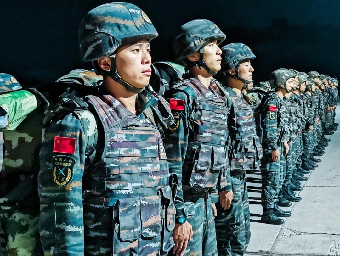 利刃出鞘!一名特种兵的魔鬼训练日记:咬牙坚持,决不放弃!