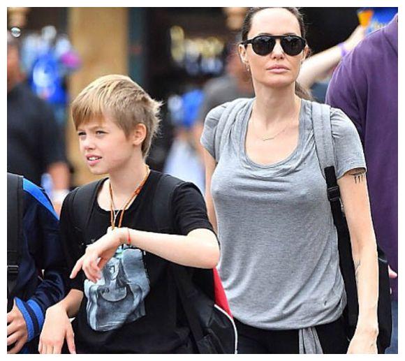 朱莉和皮特的假公子希洛要长大了,姿色秒杀国内外一切小鲜肉