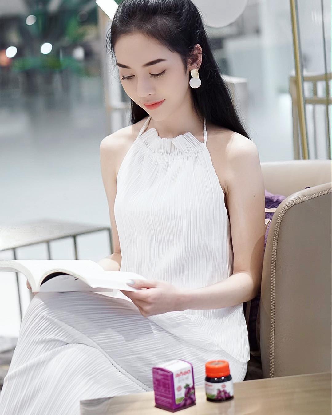 文静气质的女生自然美哦