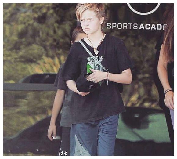 朱莉和皮特的假公子希洛要长大了,姿色秒杀国内外一切小鲜肉