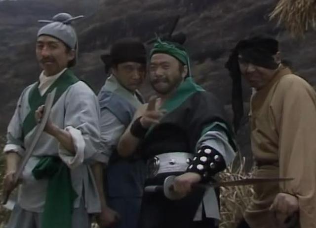 两版西游记孙悟空打山贼片段对比这版比86版更符合原著