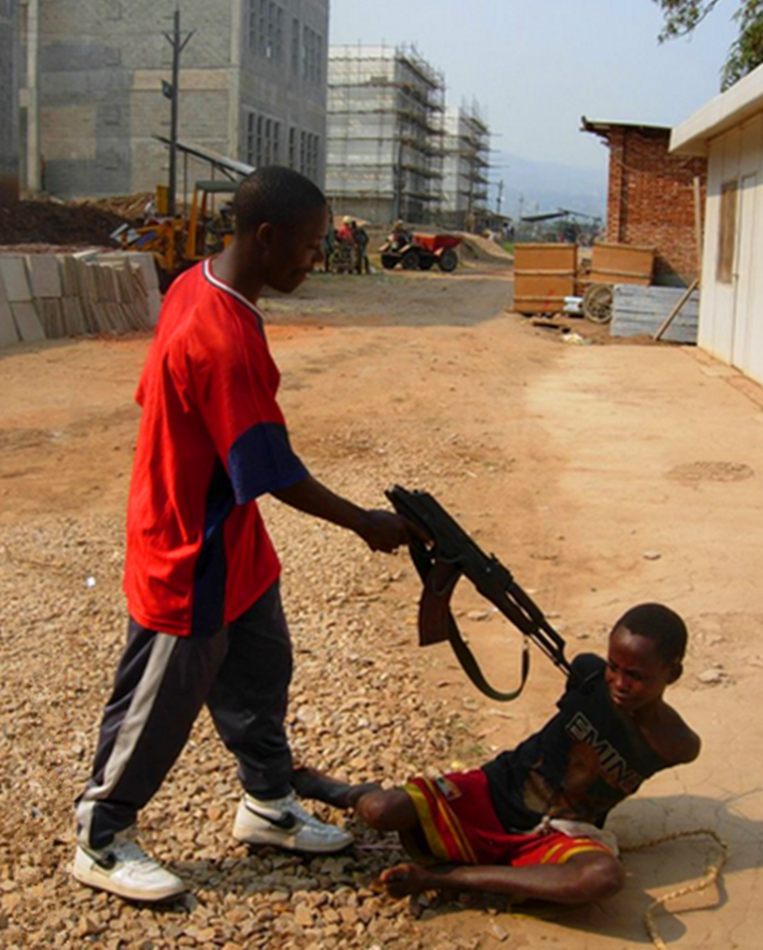 实拍非洲小偷偷窃的物品令人无语被抓后下场很惨