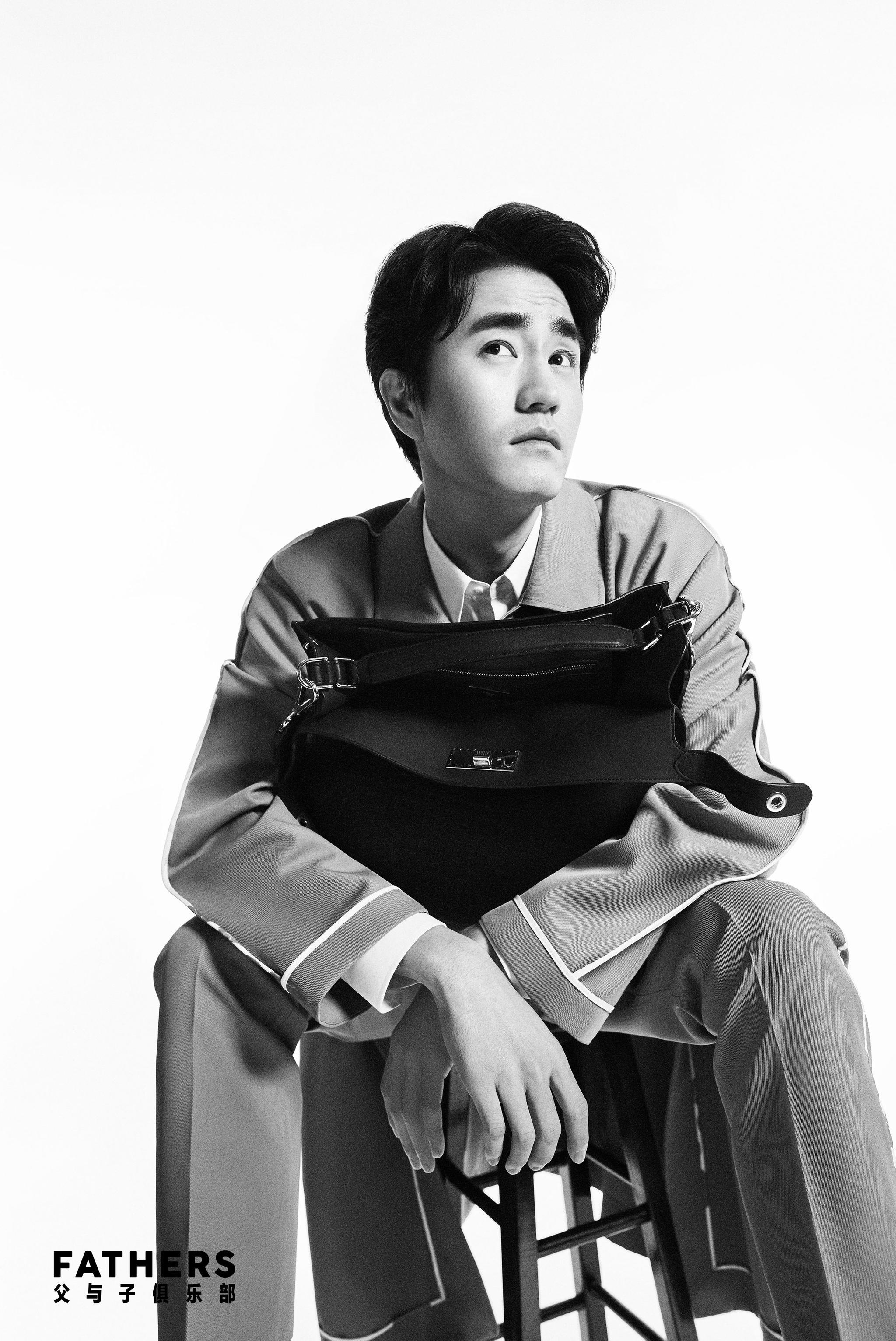 杨立新杨玏合体封面曝光 反差萌上演兄弟式父子