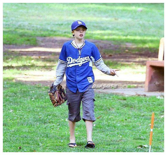 朱莉和皮特的假公子希洛要长大了,姿色秒杀国内外一切小鲜肉