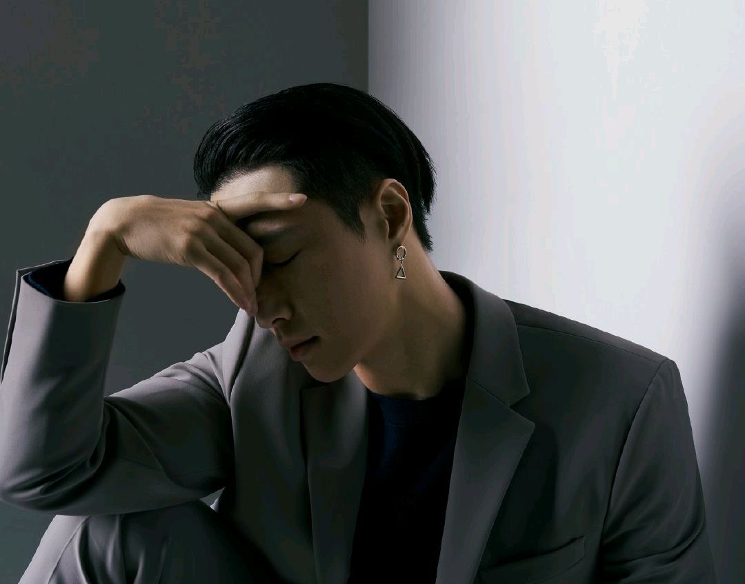 张艺兴登上ellemen封面彰显别致个性魅力十足