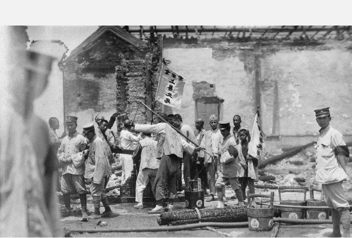 珍贵历史黑白老照片 1930年中国普通百姓生活缩影|汉斯|小贩|女子|和尚|洗衣服_新浪新闻