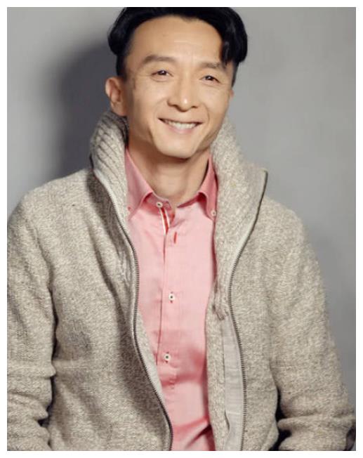 在戏中扫把星的扮演者刘波,到现在整整已经过去14年了,再次看到他照片