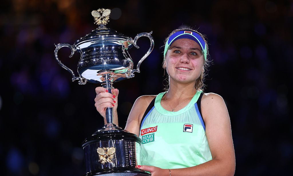 澳网女单决赛肯宁逆转击败穆古鲁扎,小莎拉波娃首夺大满贯冠军!