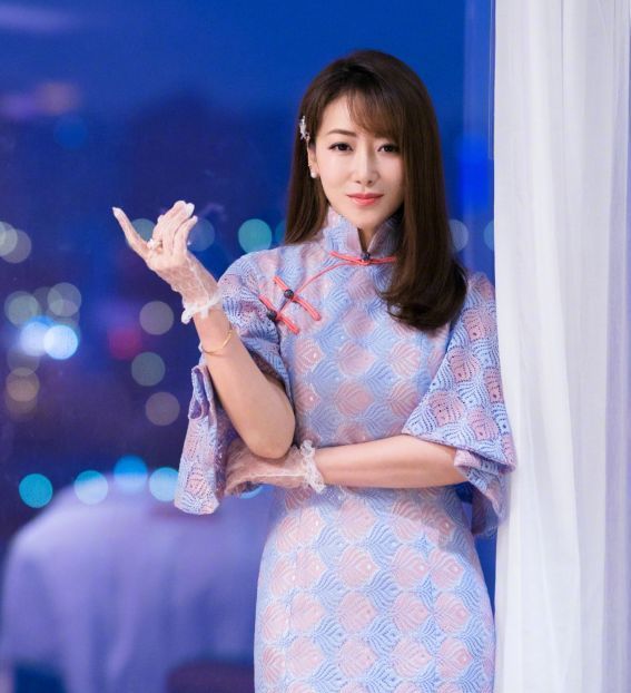 2010年参演神话剧《活佛济公》,饰演胭脂一角,济公(李修缘)俗世的妻子