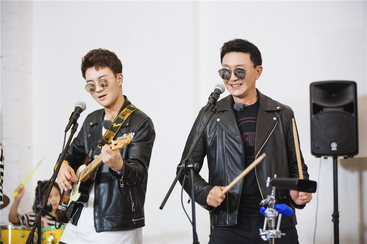 《一路成年》信为患病母亲手写加油信  吴刚学重