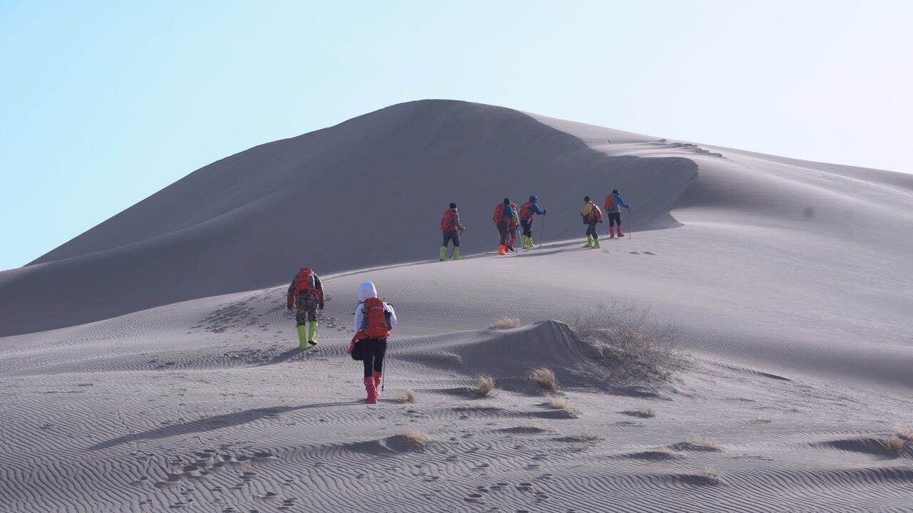 n39°中国第一支探险队徒步穿越塔克拉玛干大沙漠"第14天动态