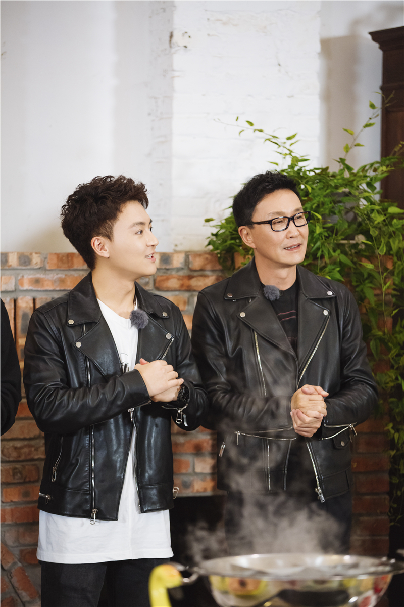 《一路成年》信为患病母亲手写加油信  吴刚学重