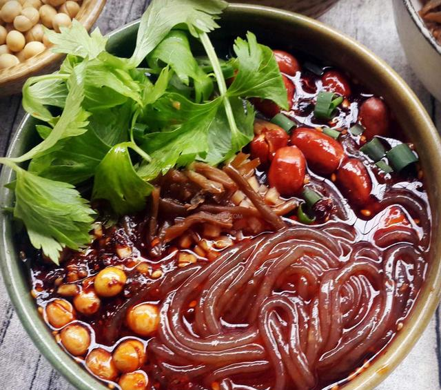 正宗酸辣粉,担担面应该这样做,和你平时吃的绝对不一样!