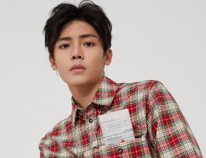 侯明昊哪里人 真实背景曝光侯明昊爸妈颜值也太高了吧